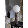Ylellisen tyylikkäässä Torrano pöytävalaisimessa yhdistyvät marmori ja opaalilasi